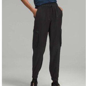 lululemon Relaxed Mid-Rise Cargo Pant Black Size 4 NWT